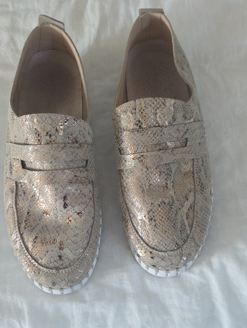 Women's Isle Jacobsen Cream Metallic Snake-Print Loafers